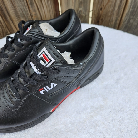 Fila Big Kids Black and Red Sneakers Size 5 - Picture 11 of 16